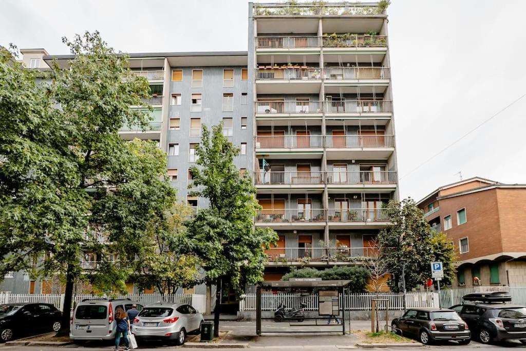Luxury 1 Bedroom Apartment, Close To San Siro, Fiera And 10 Min Metro To Duomo Appartamento *