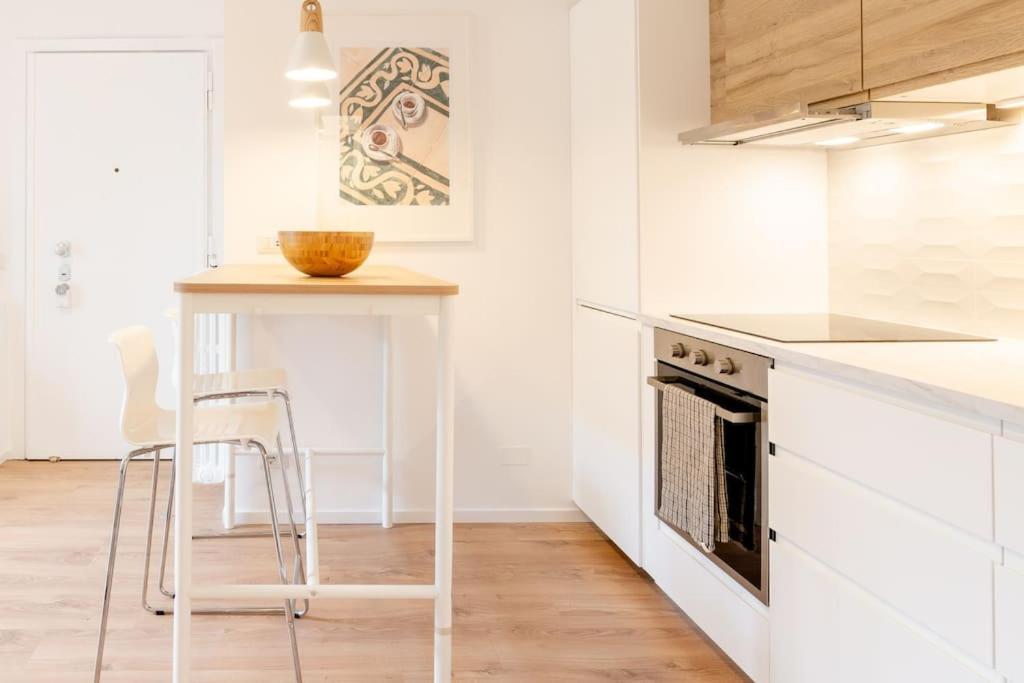 Appartamento Luxury 1 Bedroom Apartment, Close To San Siro, Fiera And 10 Min Metro To Duomo Milano