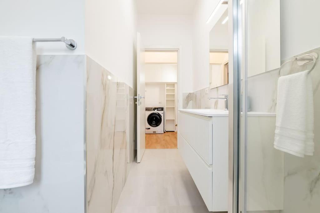 Luxury 1 Bedroom Apartment, Close To San Siro, Fiera And 10 Min Metro To Duomo Appartamento